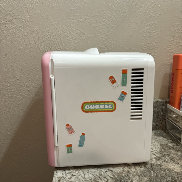 mini skincare fridge - Picture 6 of 6